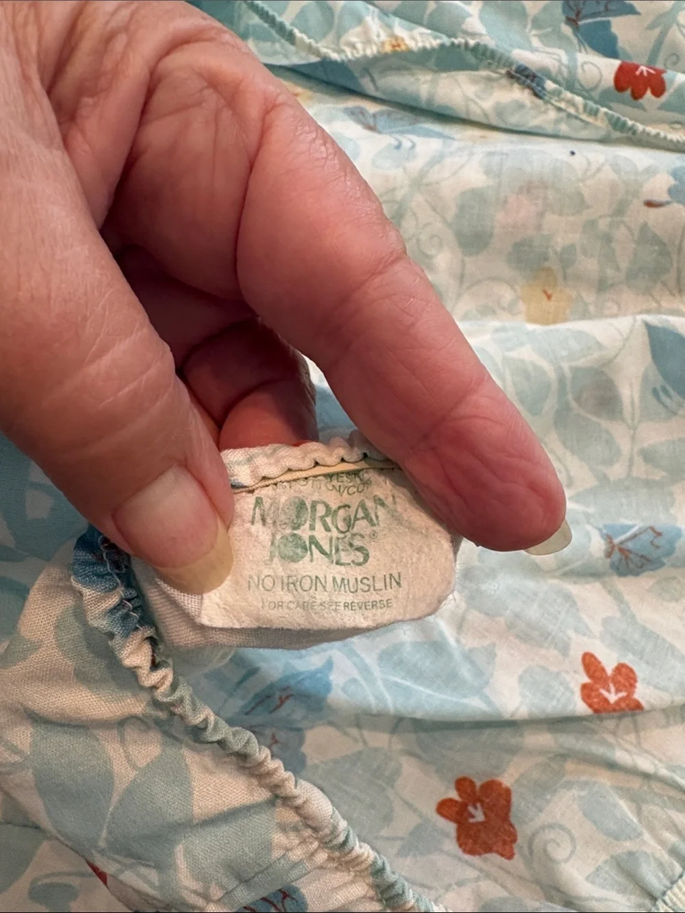 Morgan Jones  Muslin Floral Vine Full Size Fitted Sheet- Blue and Red